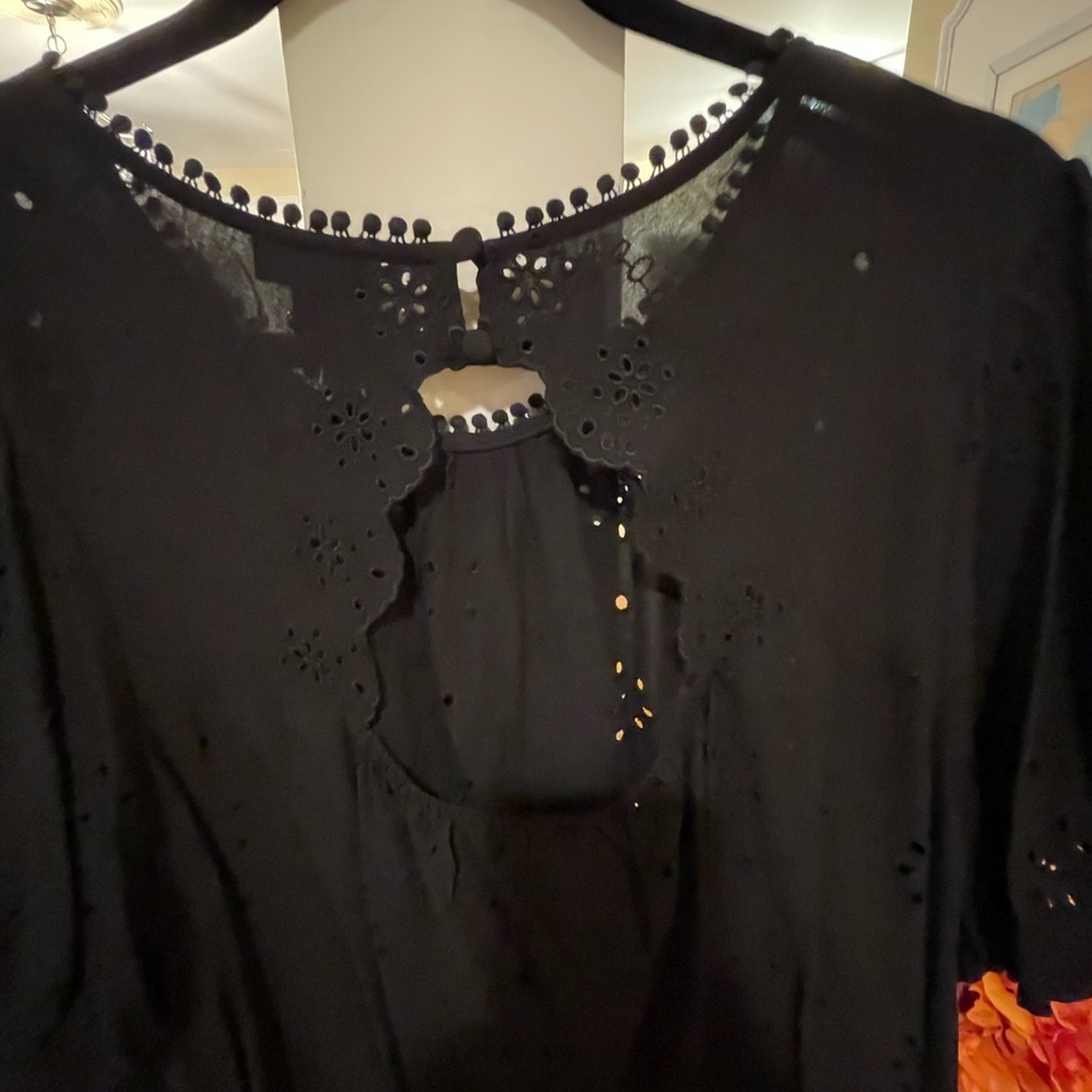 Torrid Women's Eyelet Black Top NWOT. Keyhole back 
Size 3X. Perfect for summer - Picture 6 of 6